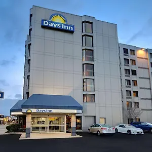 Hotel Days By Wyndham Near The Falls **