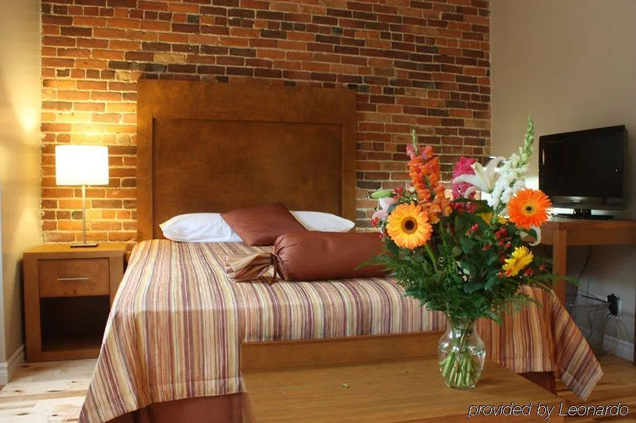 Hotel Abri Du Voyageur Montréal 2*,