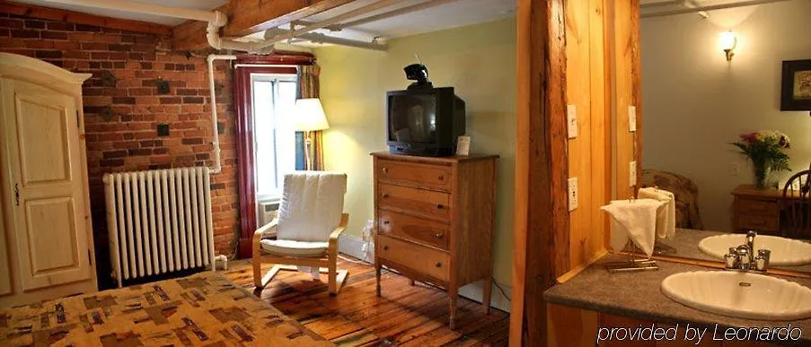 Hotel Abri Du Voyageur Montréal 2*,