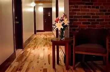 Hotel Abri Du Voyageur Montréal 2*,
