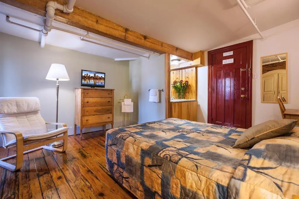 **  Hotel Abri Du Voyageur Montréal Canada