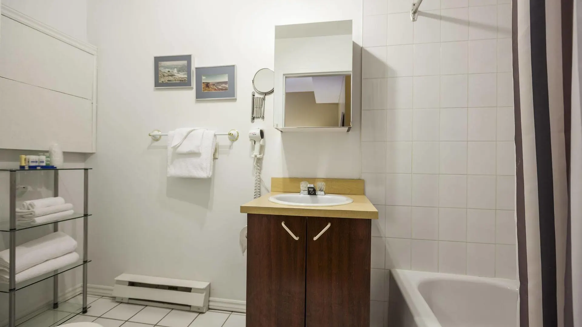 **  Hotel Abri Du Voyageur Montréal Canada